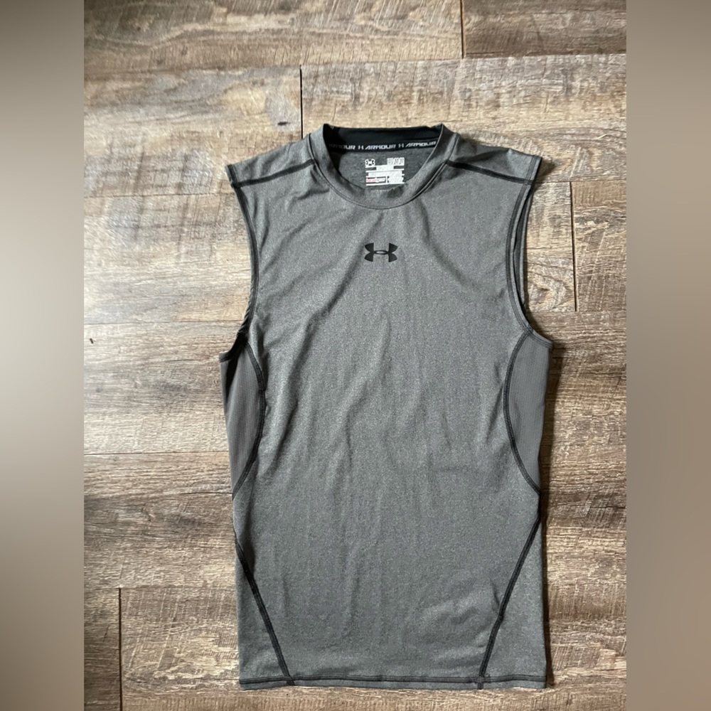 NWOT Mens Under Armor Sleeveless Compression Gray Shirt Medium